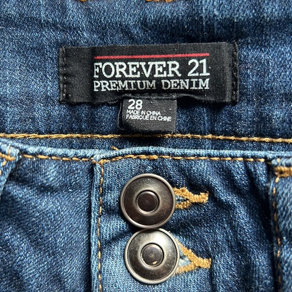 Forever 21 denim shorts - Picture 4 of 4